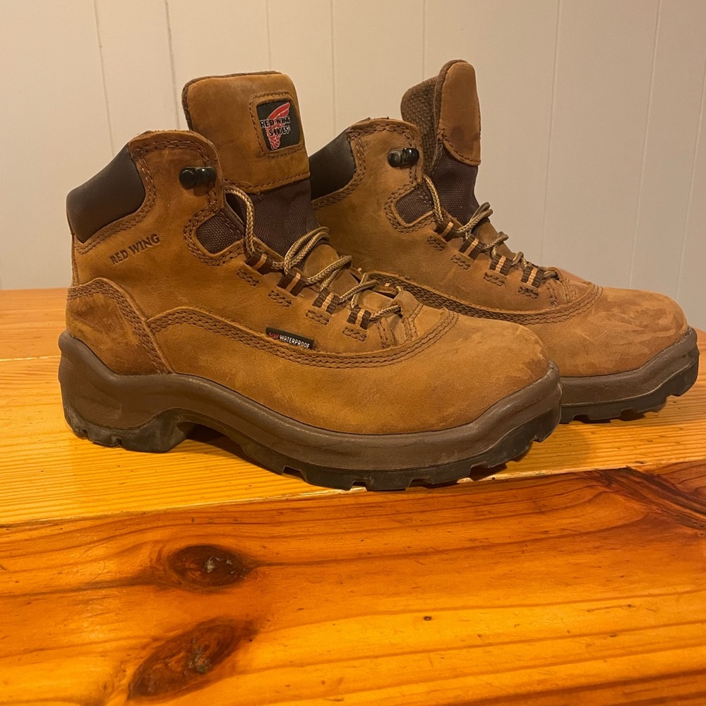 REDWING
WOMEN'S 5-INCH WATERPROOF SAFETY TOE BOOT SIZE 7D
